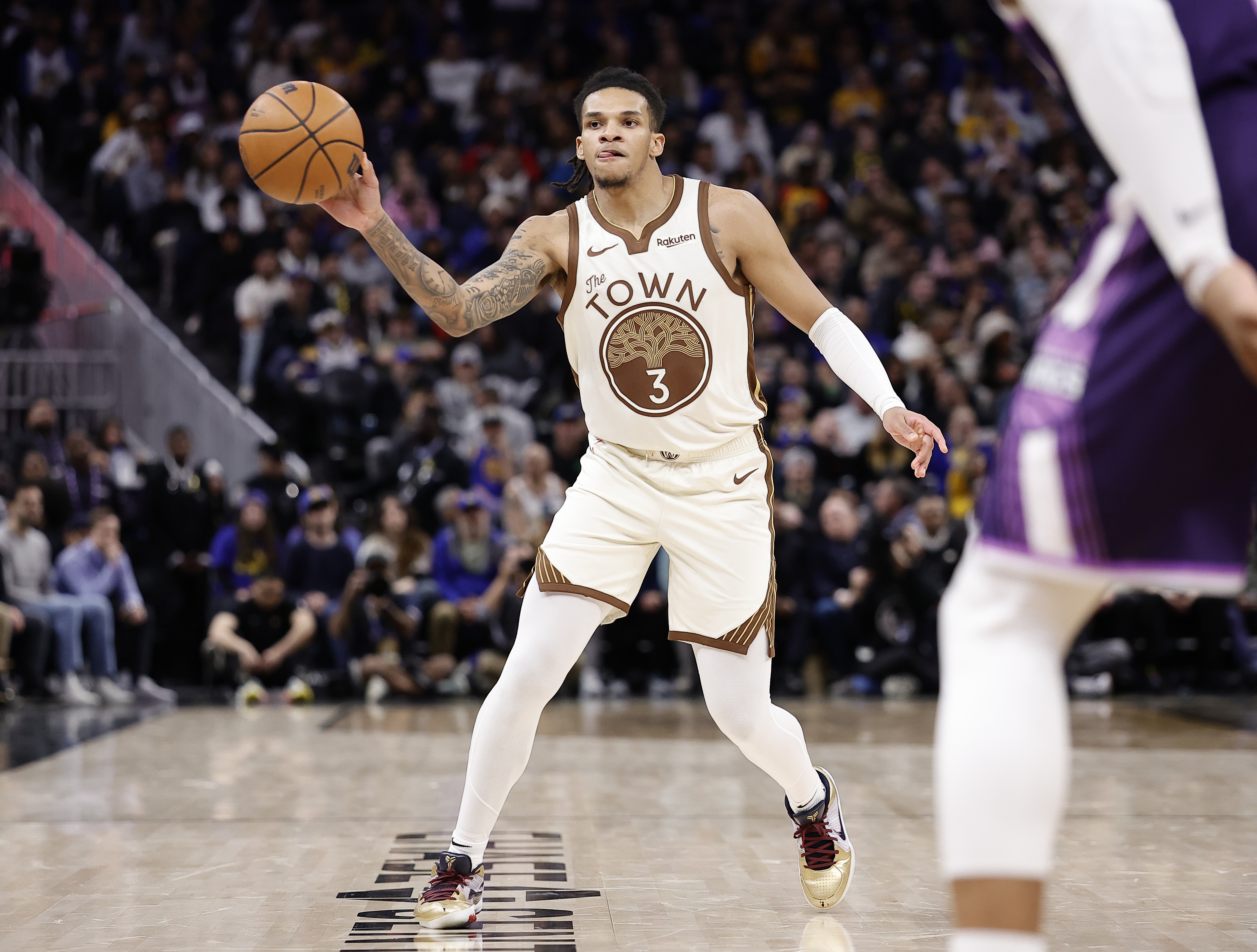 开云平台-差太多了！勇士上半场三分31中13&amp;命中率42% 开拓者三分18中3