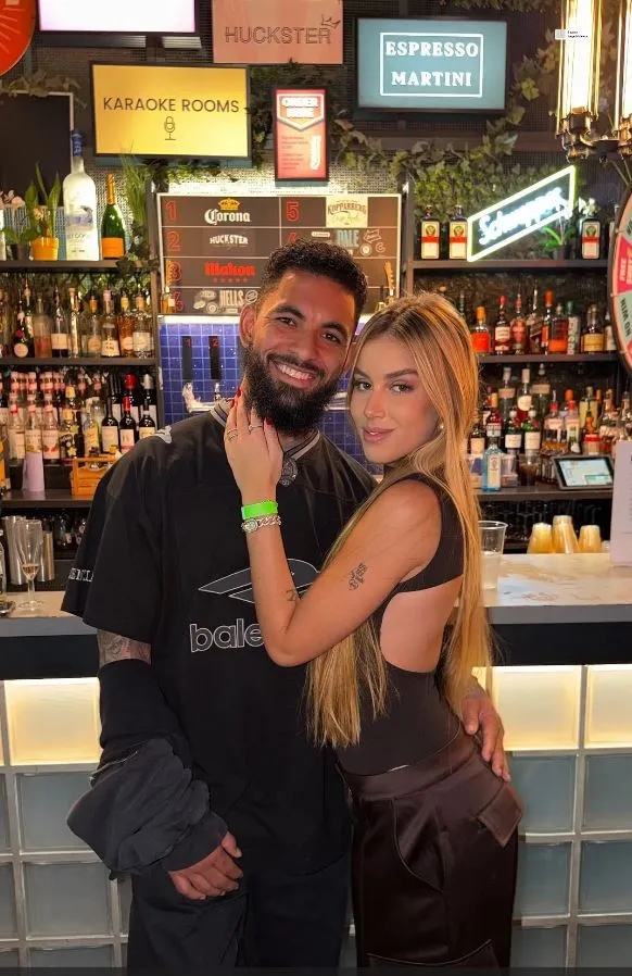 💕埃杜19岁女儿与27岁道格拉斯·路易斯公开恋情，社媒甜蜜互动