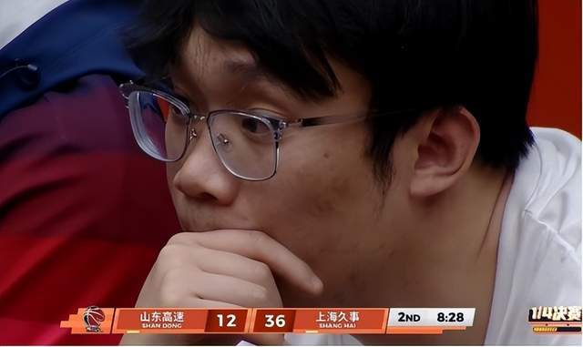 kaiyun-丁彦雨航现身高速大球场,山东男篮半场惨败26分,邱彪引援真离谱